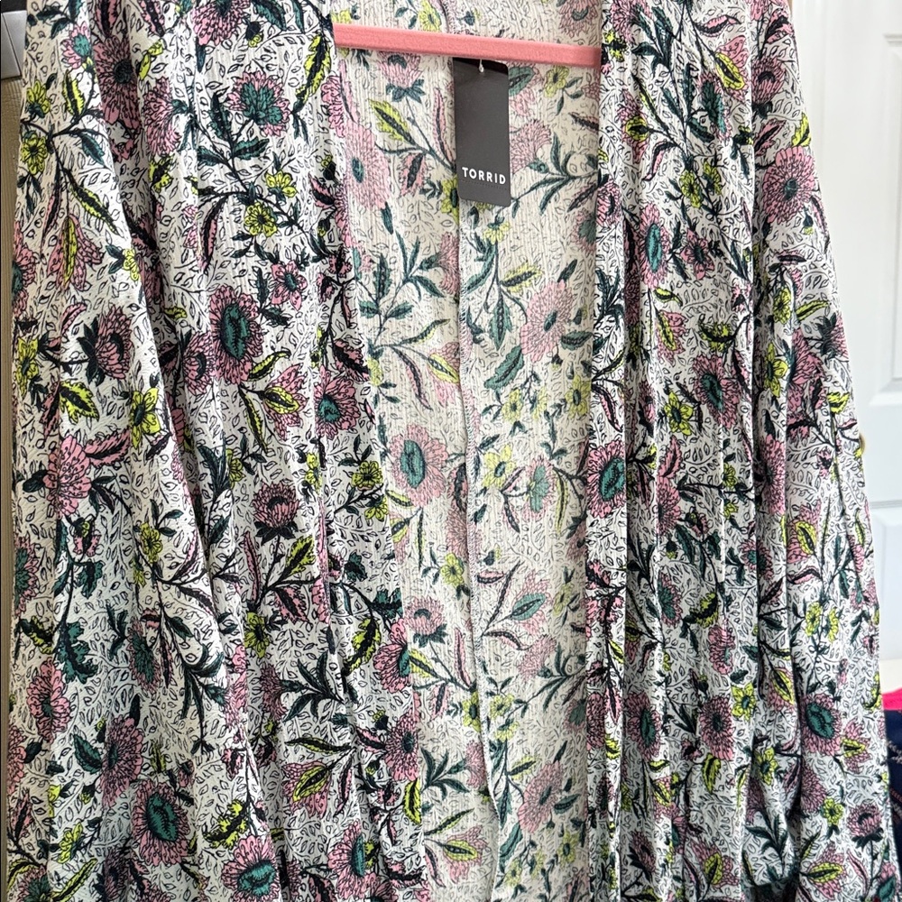 Torrid bell sleeved light cover up ruana. Sz 6 x   Super cute !  NWT